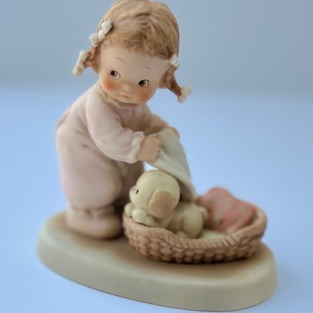 MEMORIES OF YESTERDAY Figurine , HE KNOWS IF YOU’VE BEEN GOOD OR BAD